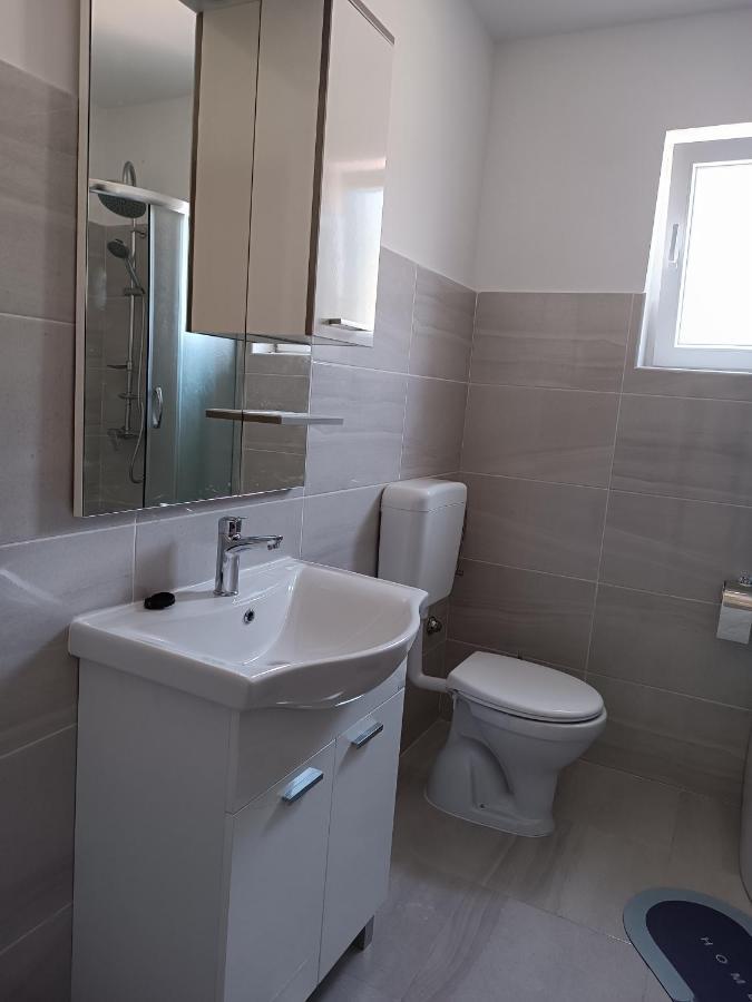 Apartment Hinic Vrhovine Exterior foto